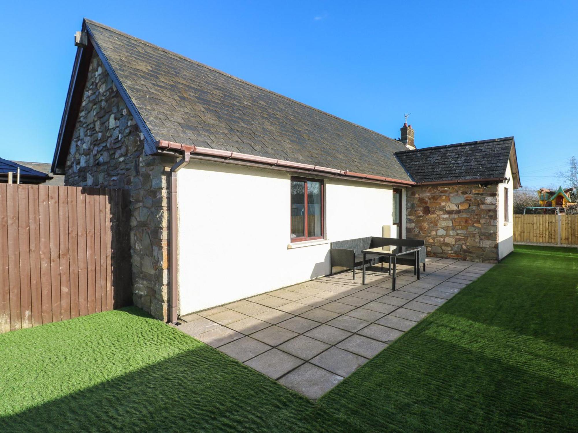 The Old Well Bungalow - Ty Mawr Farm Cardiff Exterior foto